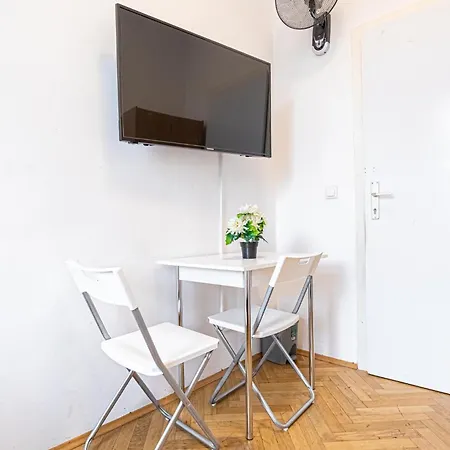 Apartment Near Danube & Millenium Tower - Massive Shared 4br