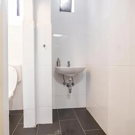 Near Danube & Millenium Tower - Massive Shared 4br