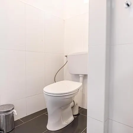 Near Danube & Millenium Tower - Massive Shared 4br Apartment