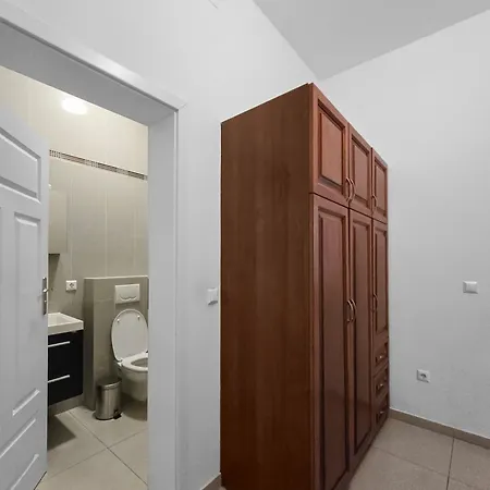 Charming One-bedroom Near Millennium *