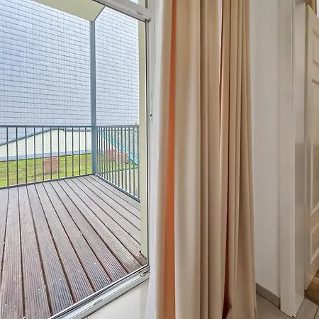 Spacious 3-bedroom Retreat With Balcony For 8 Near Millennium Tower Wien