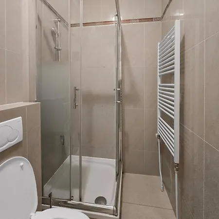 Charming One-bedroom Near Millennium