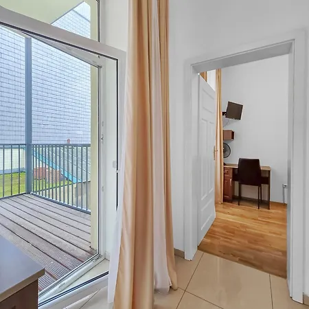 Apartment Spacious 3-bedroom Retreat With Balcony For 8 Near Millennium Tower Wien