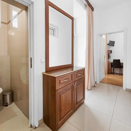 Spacious 3-bedroom Retreat With Balcony For 8 Near Millennium Tower Apartment