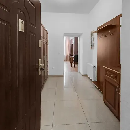 Charming One-bedroom Near Millennium Apartmán *