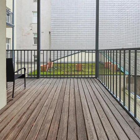 Spacious 3-bedroom Retreat With Balcony For 8 Near Millennium Tower Wien
