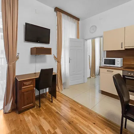 Apartament Two-bedroom Balcony Retreat For 4 Near Millennium Tower