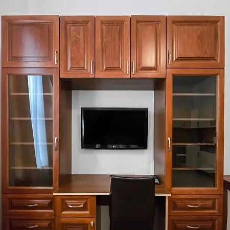 Charming One-bedroom Near Millennium *