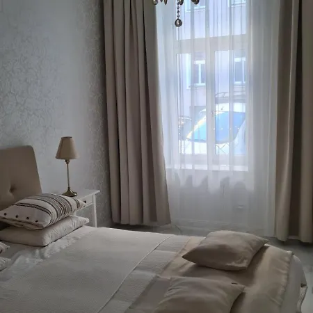 Schoenbrunn Apartment *