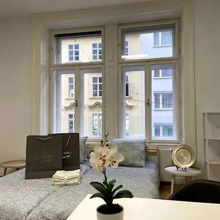 Apartment Luxury Serviced 3-bedroom Flat In Vienna's 1st District *
