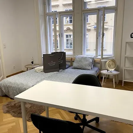 Luxury Serviced 3-bedroom Flat In Vienna's 1st District Apartment