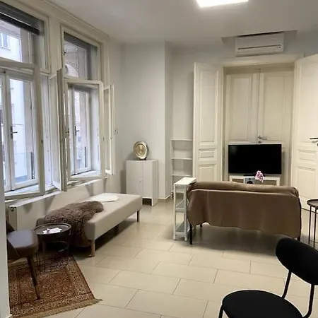 Luxury Serviced 3-bedroom Flat In Vienna's 1st District * Vienna