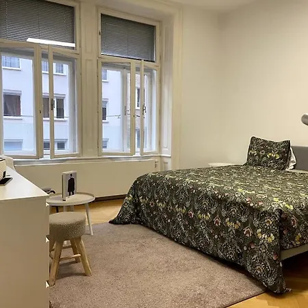 Luxury Serviced 3-bedroom Flat In Vienna's 1st District Apartment