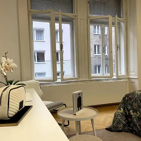Luxury Serviced 3-bedroom Flat In Vienna's 1st District Apartment Vienna