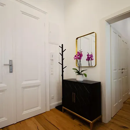 Charming Historical Near Centre Vienna