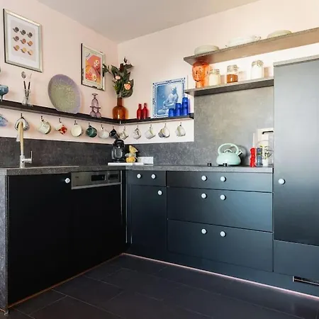 Free Parking-3br-200m2 House-ac-1000m2 Garden *