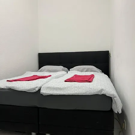 Lovely 3br Aptbshared Next To Meidling Station Apartmán