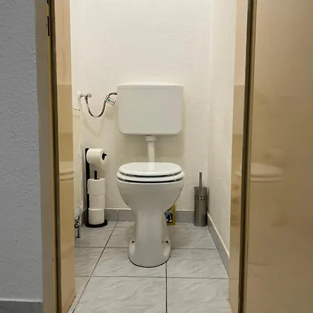 Lovely 3br Apt Next To Meidling Station Apartment *