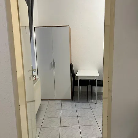 Lovely 3br Apt Next To Meidling Station *