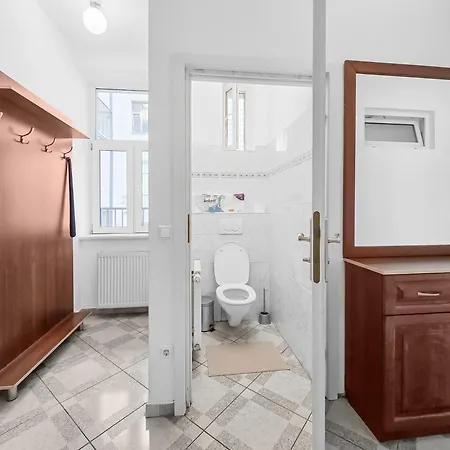 Elegant 3-bedroom Getaway With Balcony For Groups Up To 7 Apartment *