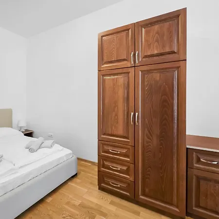 Apartment Elegant 3-bedroom Getaway With Balcony For Groups Up To 7 Vienna