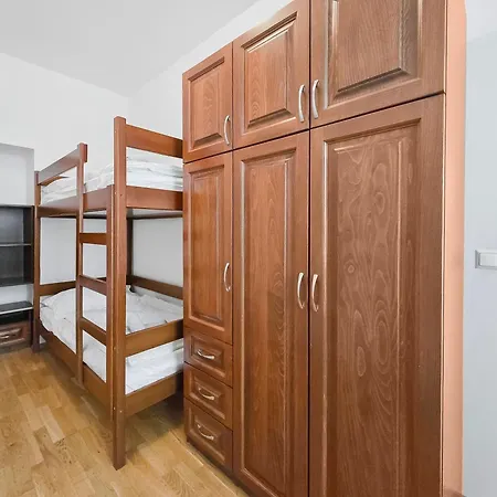 Elegant 3-bedroom Getaway With Balcony For Groups Up To 7 Apartment *
