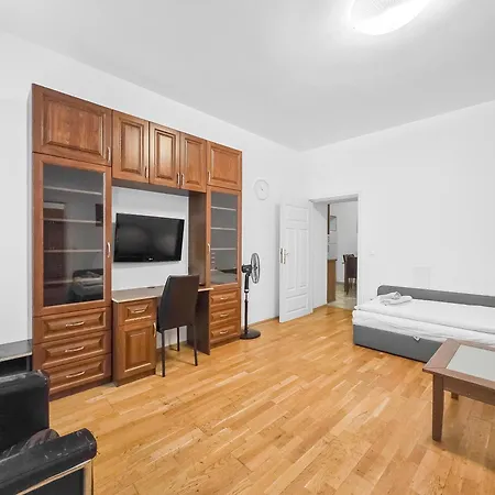 Elegant 3-bedroom Getaway With Balcony For Groups Up To 7 Apartment *