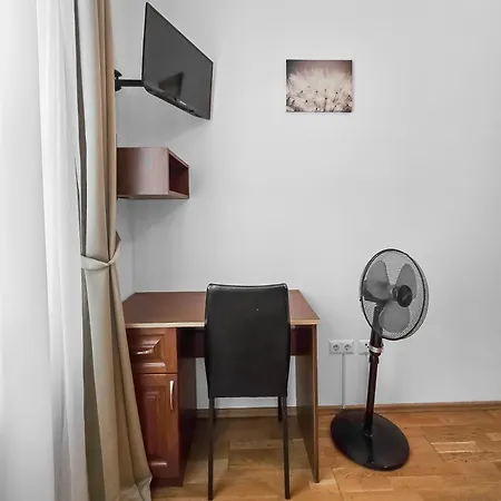 Apartment Elegant 3-bedroom Getaway With Balcony For Groups Up To 7 Vienna