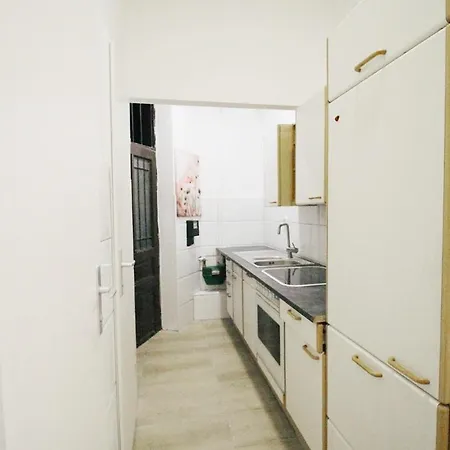 Privatunterkunft Comfortable In Akh Area