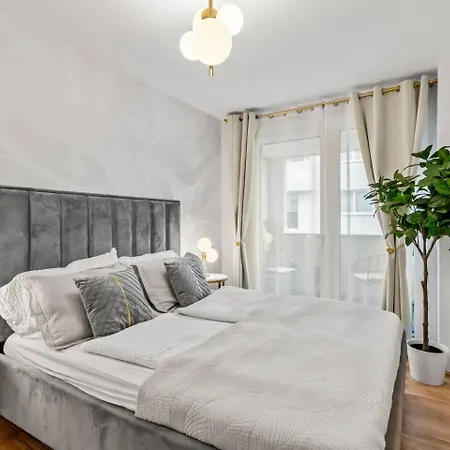Apartment Balkon I Parkplatz I 5 Minuten Zum Einkaufszentrum I Schnelles Wlan *