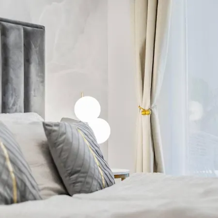 Balkon I Parkplatz I 5 Minuten Zum Einkaufszentrum I Schnelles Wlan Apartment *