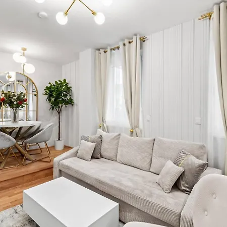 Apartment Balkon I Parkplatz I 5 Minuten Zum Einkaufszentrum I Schnelles Wlan *