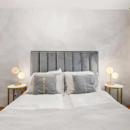 Apartment Balkon I Parkplatz I 5 Minuten Zum Einkaufszentrum I Schnelles Wlan Wien
