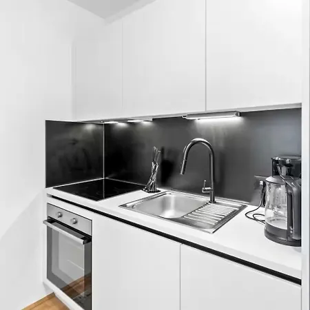 Balkon I Parkplatz I 5 Minuten Zum Einkaufszentrum I Schnelles Wlan Apartment *
