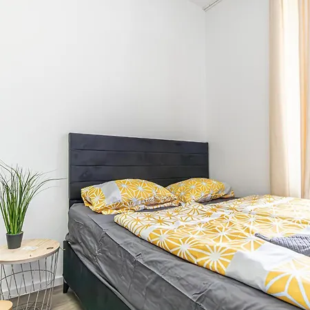 Near Schoenbrunn - Economy In Shared At Meidling Train Station Hostel Βιέννη