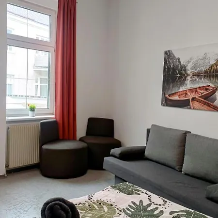 Hostel Near Schoenbrunn - Economy In Shared At Meidling Train Station