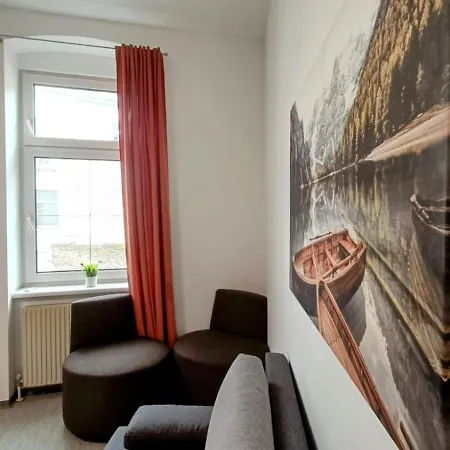 אכסניה Near Schoenbrunn - Economy In Shared At Meidling Train Station *