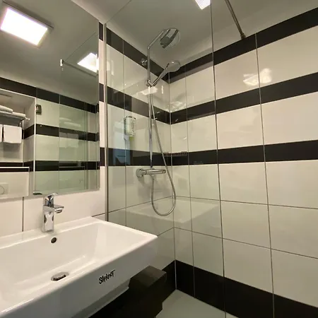 Hotel Design & Budget Schoenbrunn 3*