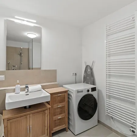 Apartment Free Parking I Balcony I 5 Min To Train Station Vienna