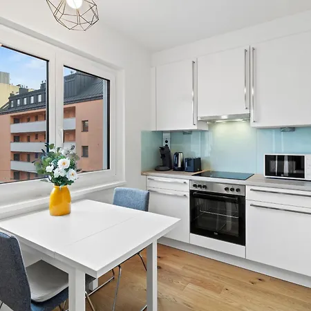 Apartment Free Parking I Balcony I 5 Min To Train Station