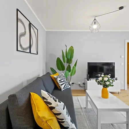 Apartment Free Parking I Balcony I 5 Min To Train Station *
