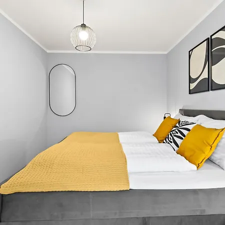 Apartment Free Parking I Balcony I 5 Min To Train Station