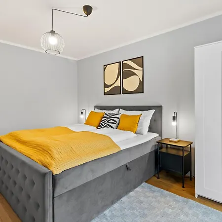 Apartment Free Parking I Balcony I 5 Min To Train Station