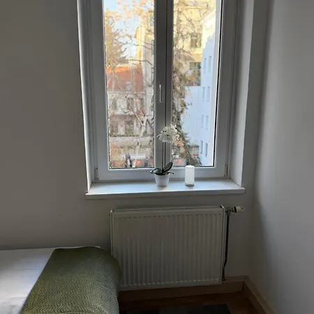 Schoene 3-br 1 Minute Zur U-bahn Apartment *