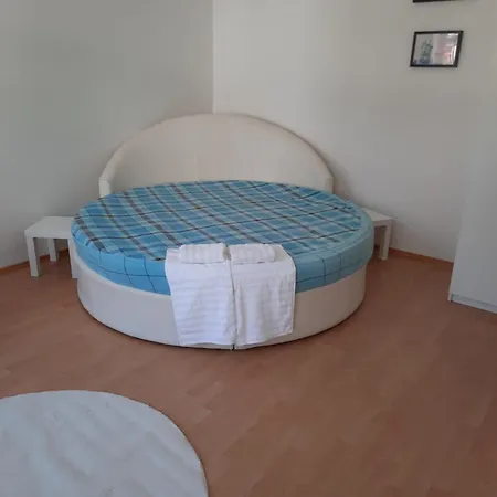 Romantic-1 Bedroom