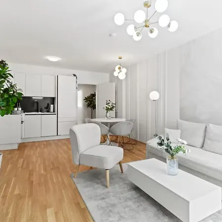 Balkon I Parkplatz I 5 Minuten Zum Einkaufszentrum I Schnelles Wlan Wien