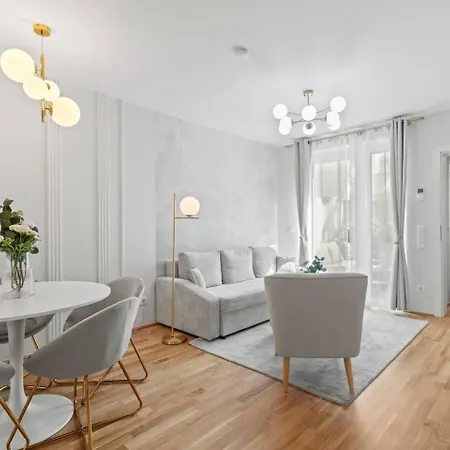 Balkon I Parkplatz I 5 Minuten Zum Einkaufszentrum I Schnelles Wlan