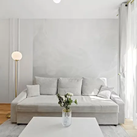 Balkon I Parkplatz I 5 Minuten Zum Einkaufszentrum I Schnelles Wlan Apartment *