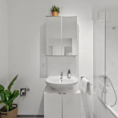 Fast Wifi - 3 Min Walk To Metro - On-site Parking For 19,90 Eur Vienne