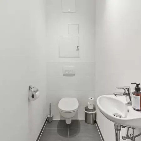 Fast Wifi - 3 Min Walk To Metro - On-site Parking For 19,90 Eur Vienne